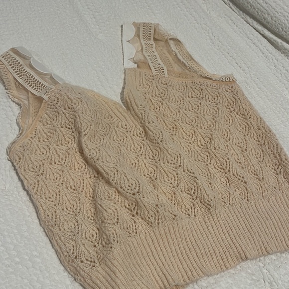 Maeve - Anthropologie - cream tank sweater with appliqué on shoulder straps - Picture 3 of 3
